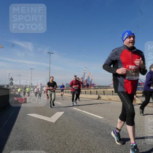 03.10.2025 - Köhlbrandbrückenlauf Matties Gatica Varas http://msf.ph/oto/9002912 03.10.2025 12:56:28 Position 2 5985 meine-sportfotos.de