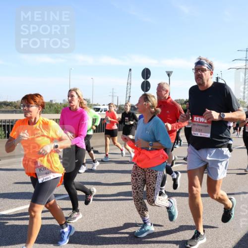 03.10.2025 - Köhlbrandbrückenlauf Julia Fischer http://msf.ph/oto/9002917 03.10.2025 12:21:04 Position 3 6276, 5151, 5917 meine-sportfotos.de