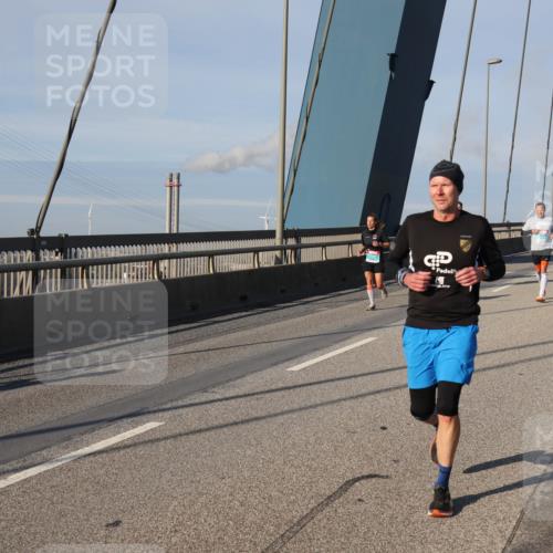 03.10.2025 - Köhlbrandbrückenlauf Julia Fischer http://msf.ph/oto/9002931 03.10.2025 09:43:35 Position 2  meine-sportfotos.de