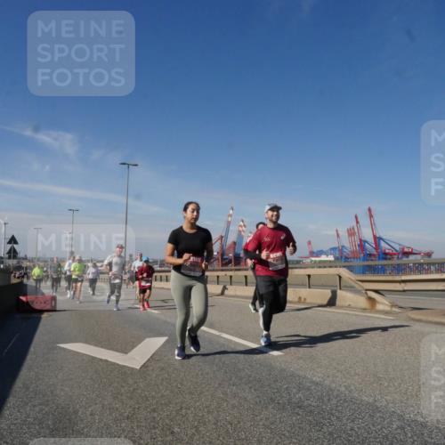 03.10.2025 - Köhlbrandbrückenlauf Matties Gatica Varas http://msf.ph/oto/9002932 03.10.2025 12:56:30 Position 2  meine-sportfotos.de