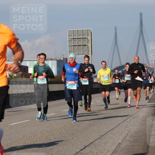 03.10.2025 - Köhlbrandbrückenlauf Luisa Fischer http://msf.ph/oto/9002936 03.10.2025 10:44:46 Position 3 8043, 1027 meine-sportfotos.de