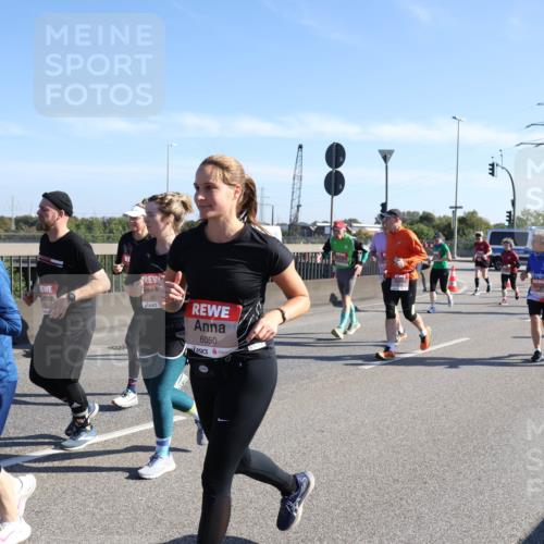 03.10.2025 - Köhlbrandbrückenlauf Julia Fischer http://msf.ph/oto/9002939 03.10.2025 12:21:07 Position 3 20, 60, 6050 meine-sportfotos.de