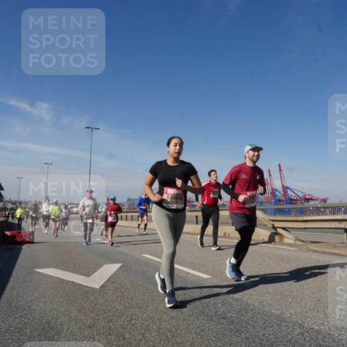 03.10.2025 - Köhlbrandbrückenlauf Matties Gatica Varas http://msf.ph/oto/9002940 03.10.2025 12:56:30 Position 2 5476 meine-sportfotos.de