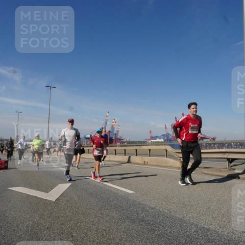 03.10.2025 - Köhlbrandbrückenlauf Matties Gatica Varas http://msf.ph/oto/9002956 03.10.2025 12:56:32 Position 2  meine-sportfotos.de