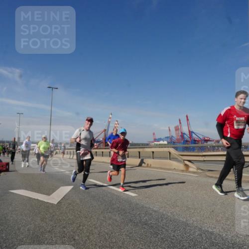 03.10.2025 - Köhlbrandbrückenlauf Matties Gatica Varas http://msf.ph/oto/9002960 03.10.2025 12:56:32 Position 2  meine-sportfotos.de