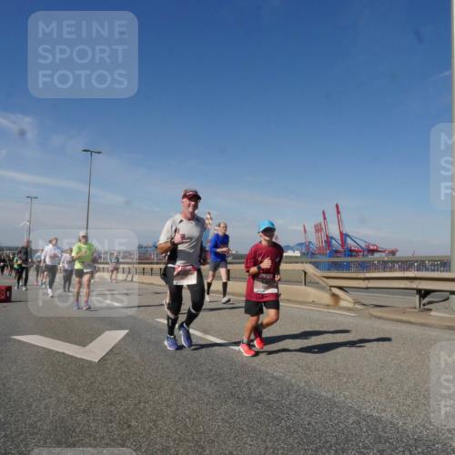 03.10.2025 - Köhlbrandbrückenlauf Matties Gatica Varas http://msf.ph/oto/9002966 03.10.2025 12:56:33 Position 2  meine-sportfotos.de