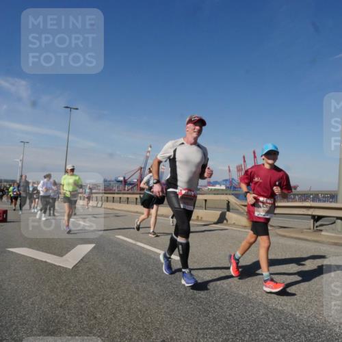 03.10.2025 - Köhlbrandbrückenlauf Matties Gatica Varas http://msf.ph/oto/9002975 03.10.2025 12:56:33 Position 2  meine-sportfotos.de