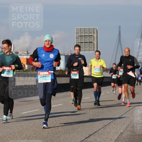 03.10.2025 - Köhlbrandbrückenlauf Luisa Fischer http://msf.ph/oto/9002977 03.10.2025 10:44:48 Position 3 1027, 2955, 3136 meine-sportfotos.de