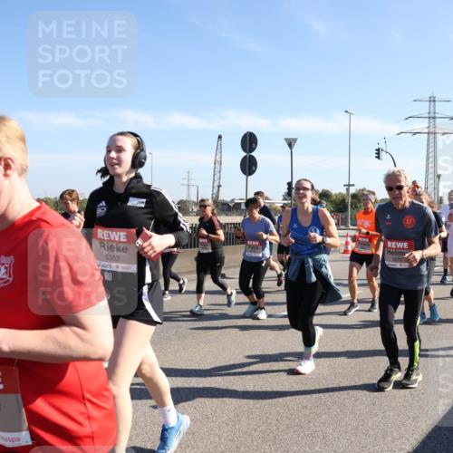 03.10.2025 - Köhlbrandbrückenlauf Julia Fischer http://msf.ph/oto/9002992 03.10.2025 12:21:15 Position 3 88, 5334, 5353, 5672 meine-sportfotos.de