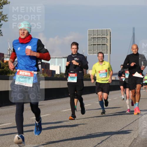 03.10.2025 - Köhlbrandbrückenlauf Luisa Fischer http://msf.ph/oto/9002996 03.10.2025 10:44:49 Position 3 1010, 1027, 2955, 3136 meine-sportfotos.de