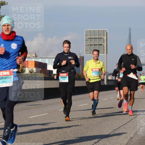 03.10.2025 - Köhlbrandbrückenlauf Luisa Fischer http://msf.ph/oto/9003002 03.10.2025 10:44:50 Position 3 1027, 2955, 3136, 1083 meine-sportfotos.de
