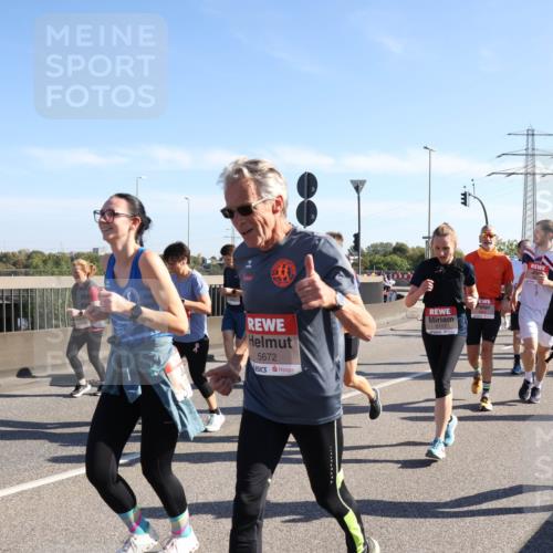 03.10.2025 - Köhlbrandbrückenlauf Julia Fischer http://msf.ph/oto/9003003 03.10.2025 12:21:16 Position 3 5672, 5117, 4697 meine-sportfotos.de