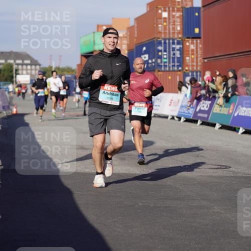 03.10.2025 - Köhlbrandbrückenlauf Michael Burmester http://msf.ph/oto/9003015 03.10.2025 10:06:04 Ziel 1199, 1255, 1299, 1333, 1352, 1356, 1397, 1445, 1505, 3625, 3764 meine-sportfotos.de