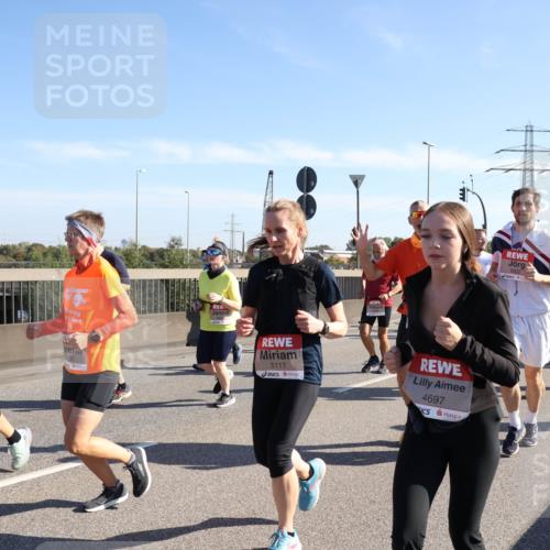 03.10.2025 - Köhlbrandbrückenlauf Julia Fischer http://msf.ph/oto/9003020 03.10.2025 12:21:16 Position 3 230, 5117, 4697, 2 meine-sportfotos.de