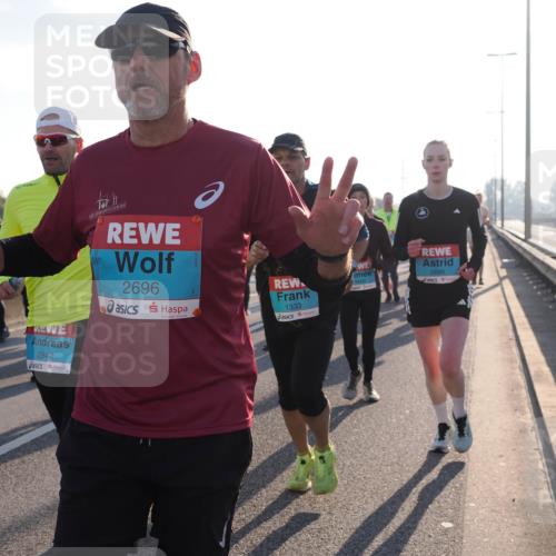 03.10.2025 - Köhlbrandbrückenlauf Fabian Wolf http://msf.ph/oto/9003021 03.10.2025 09:18:10 Position 3 2942, 2696, 1333, 3409, 2698 meine-sportfotos.de