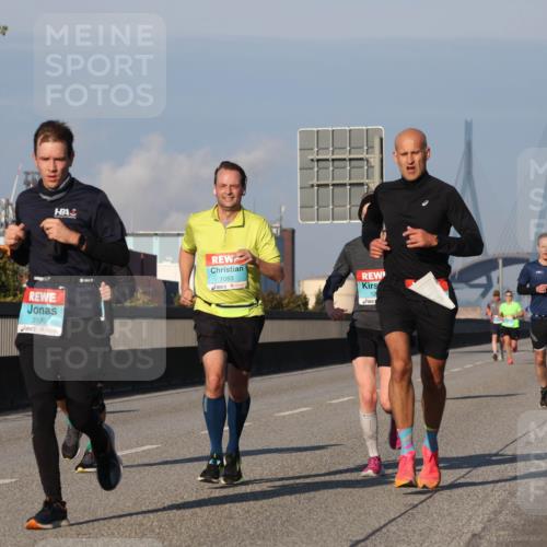 03.10.2025 - Köhlbrandbrückenlauf Luisa Fischer http://msf.ph/oto/9003024 03.10.2025 10:44:51 Position 3 3136, 1083, 12 meine-sportfotos.de
