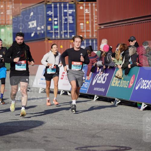 03.10.2025 - Köhlbrandbrückenlauf Michael Burmester http://msf.ph/oto/9003027 03.10.2025 10:06:07 Ziel 1100, 1152, 1199, 1255, 1299, 1397, 1402, 1445, 1505, 3228, 3233, 3563, 3625, 3764 meine-sportfotos.de
