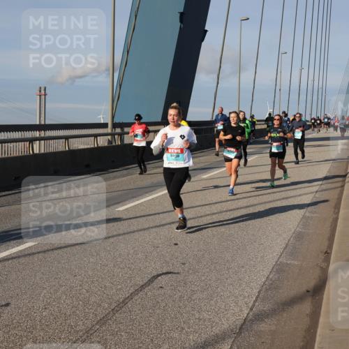 03.10.2025 - Köhlbrandbrückenlauf Julia Fischer http://msf.ph/oto/9003028 03.10.2025 09:43:57 Position 2  meine-sportfotos.de