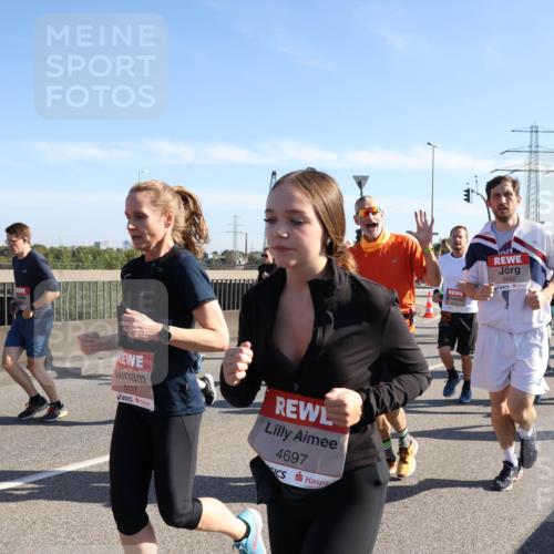 03.10.2025 - Köhlbrandbrückenlauf Julia Fischer http://msf.ph/oto/9003031 03.10.2025 12:21:17 Position 3 6230, 5117, 4697, 6602 meine-sportfotos.de