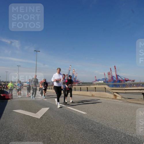 03.10.2025 - Köhlbrandbrückenlauf Matties Gatica Varas http://msf.ph/oto/9003032 03.10.2025 12:56:37 Position 2  meine-sportfotos.de