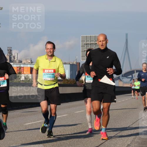03.10.2025 - Köhlbrandbrückenlauf Luisa Fischer http://msf.ph/oto/9003036 03.10.2025 10:44:52 Position 3 3136, 03, 1083, 125 meine-sportfotos.de
