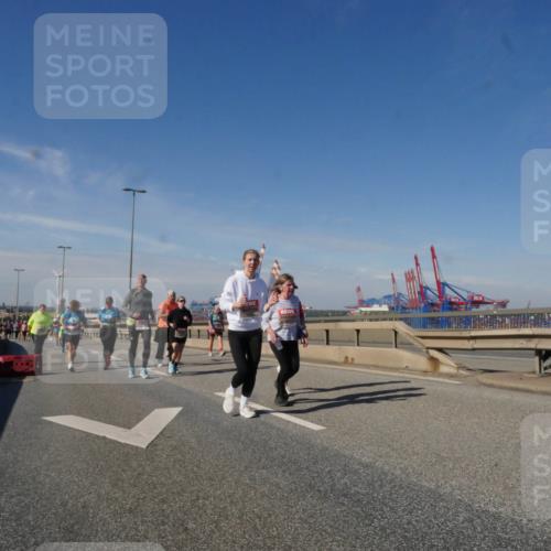 03.10.2025 - Köhlbrandbrückenlauf Matties Gatica Varas http://msf.ph/oto/9003038 03.10.2025 12:56:37 Position 2 18 meine-sportfotos.de