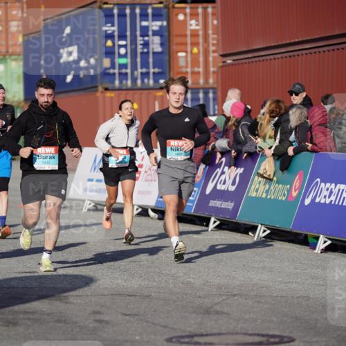 03.10.2025 - Köhlbrandbrückenlauf Michael Burmester http://msf.ph/oto/9003041 03.10.2025 10:06:07 Ziel 1100, 1152, 1199, 1255, 1299, 1397, 1402, 1445, 1505, 3228, 3233, 3563, 3625, 3764 meine-sportfotos.de