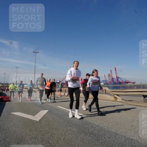 03.10.2025 - Köhlbrandbrückenlauf Matties Gatica Varas http://msf.ph/oto/9003046 03.10.2025 12:56:38 Position 2  meine-sportfotos.de