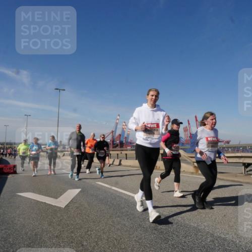 03.10.2025 - Köhlbrandbrückenlauf Matties Gatica Varas http://msf.ph/oto/9003052 03.10.2025 12:56:38 Position 2 6987 meine-sportfotos.de
