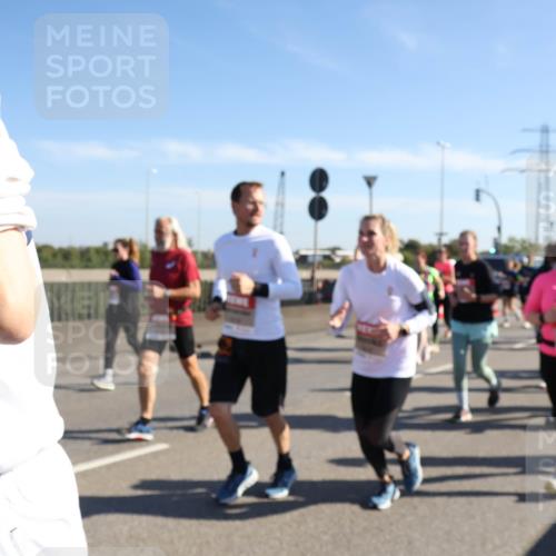 03.10.2025 - Köhlbrandbrückenlauf Julia Fischer http://msf.ph/oto/9003055 03.10.2025 12:21:18 Position 3  meine-sportfotos.de