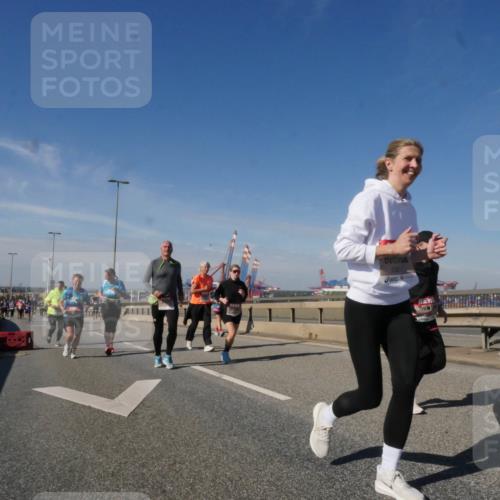 03.10.2025 - Köhlbrandbrückenlauf Matties Gatica Varas http://msf.ph/oto/9003060 03.10.2025 12:56:39 Position 2 6387 meine-sportfotos.de