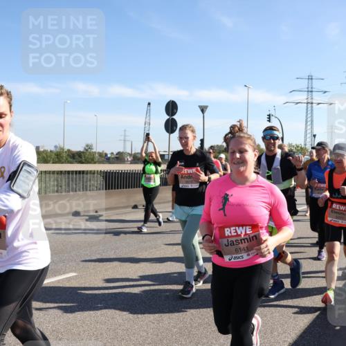 03.10.2025 - Köhlbrandbrückenlauf Julia Fischer http://msf.ph/oto/9003061 03.10.2025 12:21:19 Position 3 5518, 5610, 6141, 5277 meine-sportfotos.de