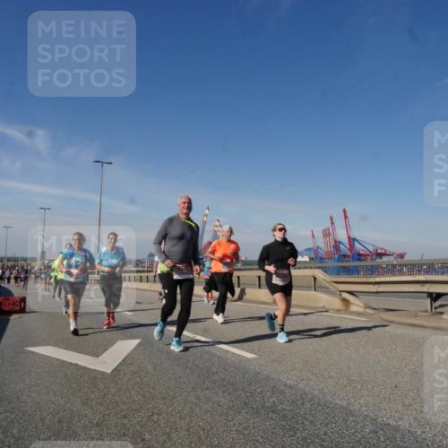03.10.2025 - Köhlbrandbrückenlauf Matties Gatica Varas http://msf.ph/oto/9003070 03.10.2025 12:56:39 Position 2 18 meine-sportfotos.de