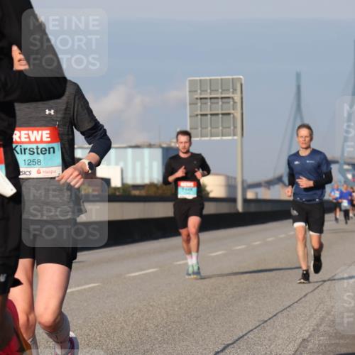 03.10.2025 - Köhlbrandbrückenlauf Luisa Fischer http://msf.ph/oto/9003081 03.10.2025 10:44:55 Position 3 1258 meine-sportfotos.de