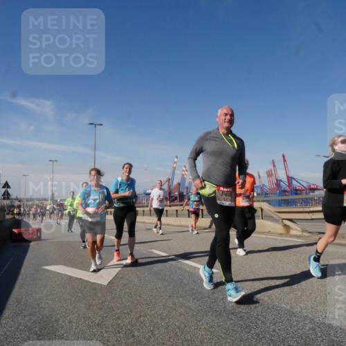 03.10.2025 - Köhlbrandbrückenlauf Matties Gatica Varas http://msf.ph/oto/9003085 03.10.2025 12:56:40 Position 2 6375 meine-sportfotos.de