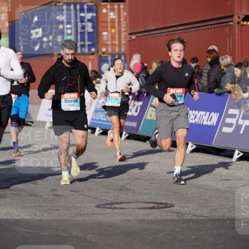 03.10.2025 - Köhlbrandbrückenlauf Michael Burmester http://msf.ph/oto/9003091 03.10.2025 10:06:08 Ziel 1100, 1152, 1199, 1255, 1299, 1402, 1445, 1505, 3228, 3233, 3563, 3625, 3764 meine-sportfotos.de