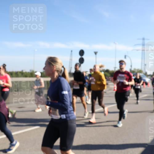 03.10.2025 - Köhlbrandbrückenlauf Julia Fischer http://msf.ph/oto/9003092 03.10.2025 12:21:22 Position 3  meine-sportfotos.de