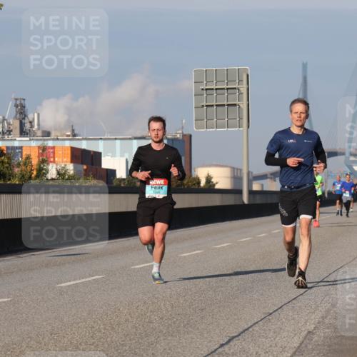 03.10.2025 - Köhlbrandbrückenlauf Luisa Fischer http://msf.ph/oto/9003101 03.10.2025 10:44:56 Position 3 1068 meine-sportfotos.de