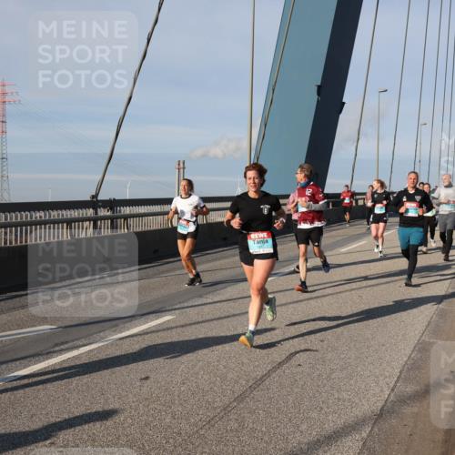 03.10.2025 - Köhlbrandbrückenlauf Julia Fischer http://msf.ph/oto/9003108 03.10.2025 09:44:32 Position 2  meine-sportfotos.de