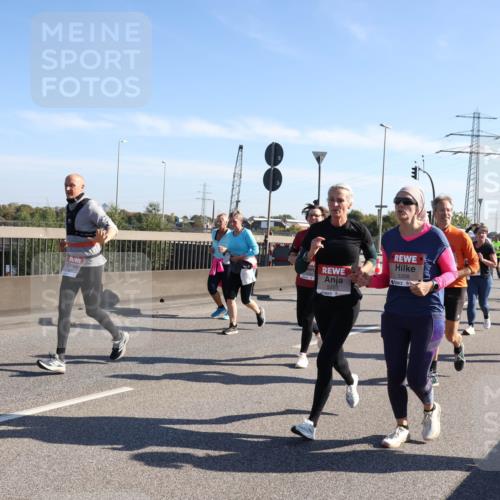 03.10.2025 - Köhlbrandbrückenlauf Julia Fischer http://msf.ph/oto/9003121 03.10.2025 12:21:25 Position 3 5308, 5285 meine-sportfotos.de