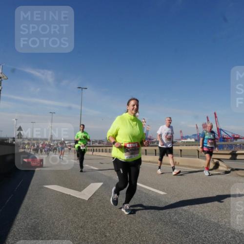 03.10.2025 - Köhlbrandbrückenlauf Matties Gatica Varas http://msf.ph/oto/9003128 03.10.2025 12:56:43 Position 2  meine-sportfotos.de