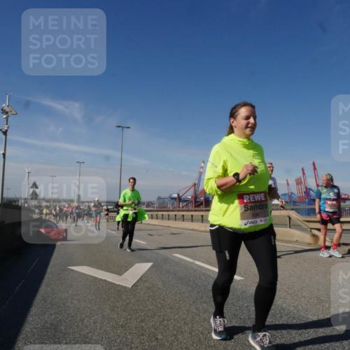 03.10.2025 - Köhlbrandbrückenlauf Matties Gatica Varas http://msf.ph/oto/9003142 03.10.2025 12:56:43 Position 2 4967 meine-sportfotos.de