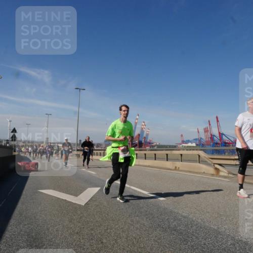 03.10.2025 - Köhlbrandbrückenlauf Matties Gatica Varas http://msf.ph/oto/9003158 03.10.2025 12:56:45 Position 2 118 meine-sportfotos.de