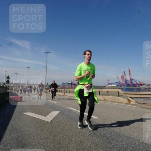 03.10.2025 - Köhlbrandbrückenlauf Matties Gatica Varas http://msf.ph/oto/9003165 03.10.2025 12:56:45 Position 2  meine-sportfotos.de