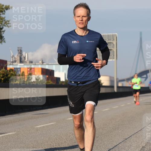 03.10.2025 - Köhlbrandbrückenlauf Luisa Fischer http://msf.ph/oto/9003166 03.10.2025 10:44:59 Position 3  meine-sportfotos.de