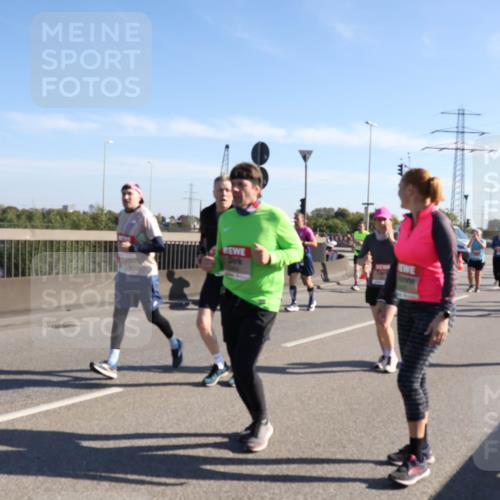 03.10.2025 - Köhlbrandbrückenlauf Julia Fischer http://msf.ph/oto/9003170 03.10.2025 12:21:30 Position 3  meine-sportfotos.de