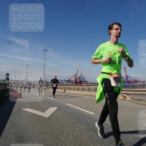 03.10.2025 - Köhlbrandbrückenlauf Matties Gatica Varas http://msf.ph/oto/9003173 03.10.2025 12:56:46 Position 2 118 meine-sportfotos.de