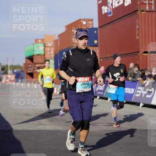 03.10.2025 - Köhlbrandbrückenlauf Michael Burmester http://msf.ph/oto/9003178 03.10.2025 10:06:11 Ziel 1100, 1152, 1255, 1299, 1402, 1445, 3228, 3233, 3492, 3563, 3625, 3656 meine-sportfotos.de