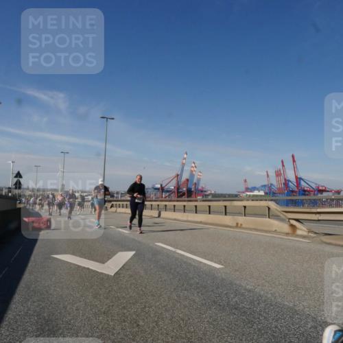 03.10.2025 - Köhlbrandbrückenlauf Matties Gatica Varas http://msf.ph/oto/9003182 03.10.2025 12:56:46 Position 2 118 meine-sportfotos.de