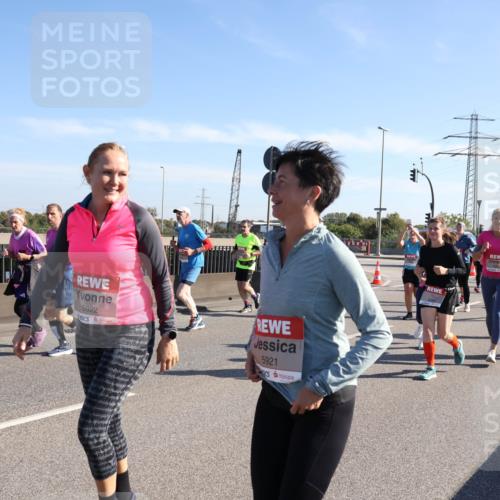 03.10.2025 - Köhlbrandbrückenlauf Julia Fischer http://msf.ph/oto/9003185 03.10.2025 12:21:32 Position 3 5922, 5921 meine-sportfotos.de